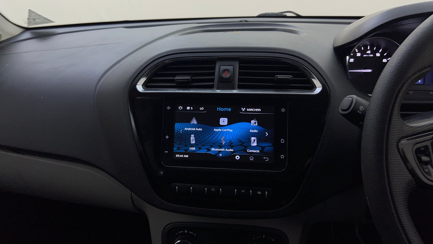 Used 2019 Tata Tiago Revotron XZ Plus Petrol Manual top_features Integrated (in-dash) music system