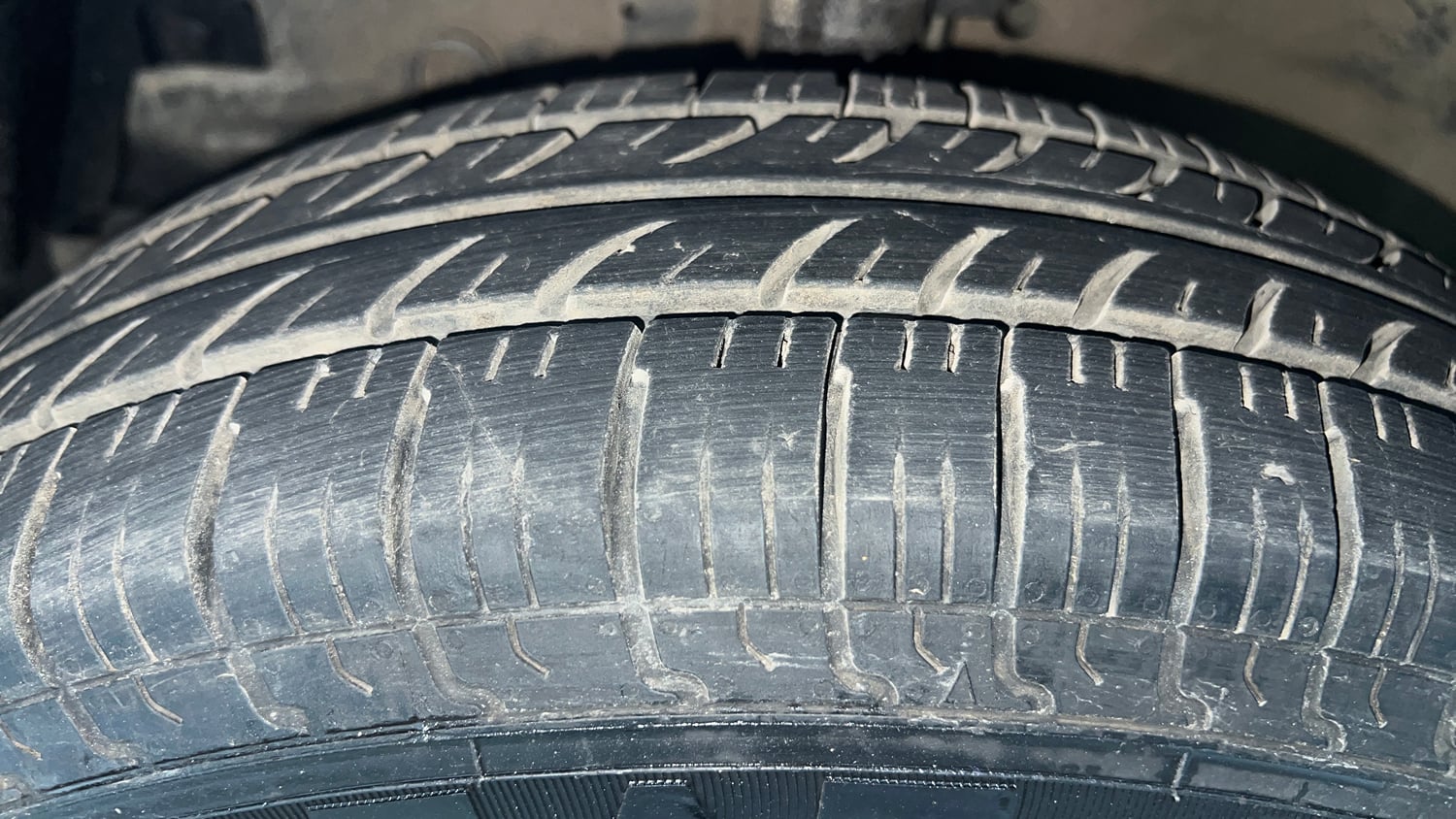 Used 2017 Maruti Suzuki Swift Lxi (O) Petrol Manual tyres LEFT FRONT TYRE TREAD VIEW