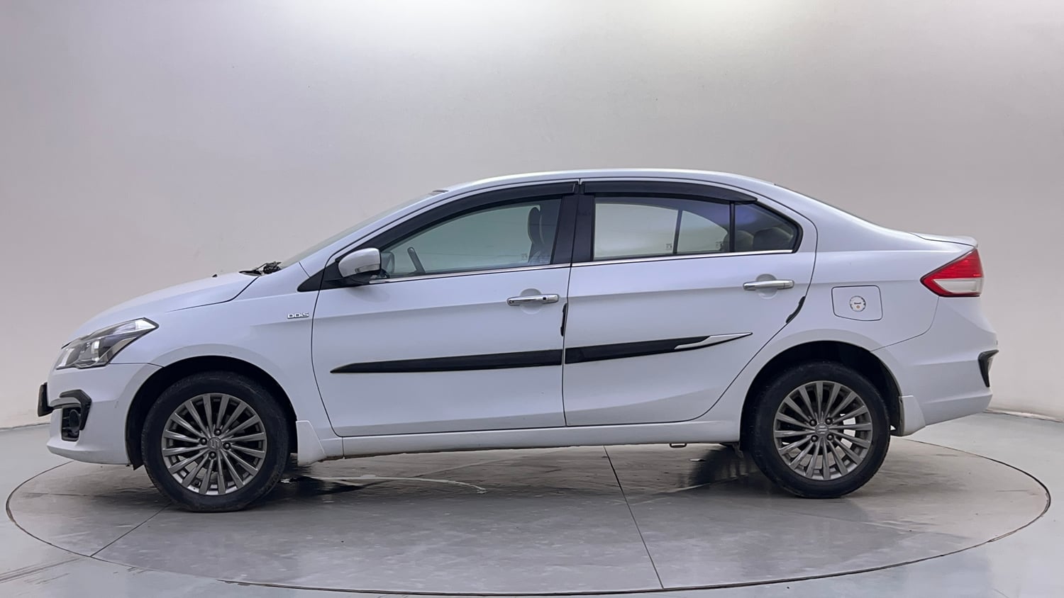 Used 2016 Maruti Suzuki Ciaz ZDi+ SHVS Diesel Manual exterior LEFT SIDE VIEW