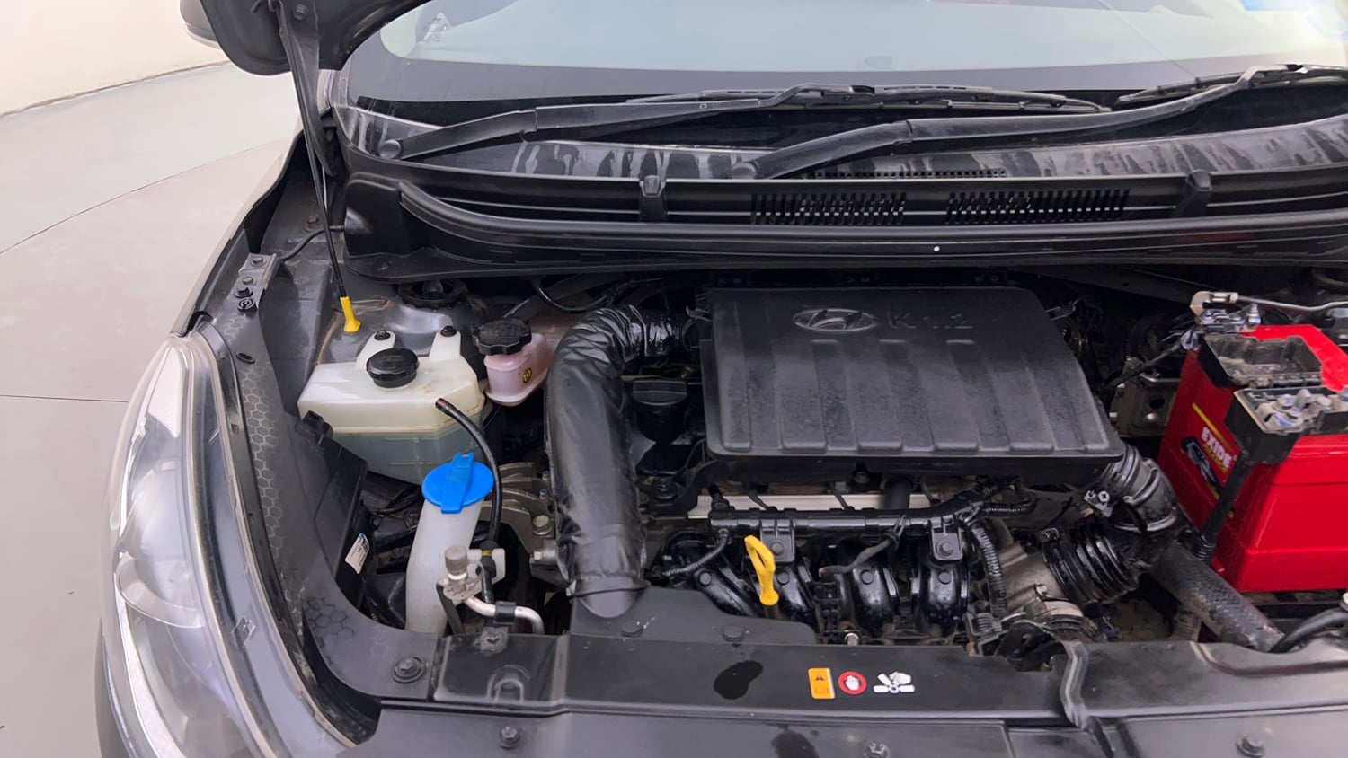 Used 2020 Hyundai Aura SX 1.2 (O) Petrol Petrol Manual engine ENGINE RIGHT SIDE HINGE & APRON VIEW