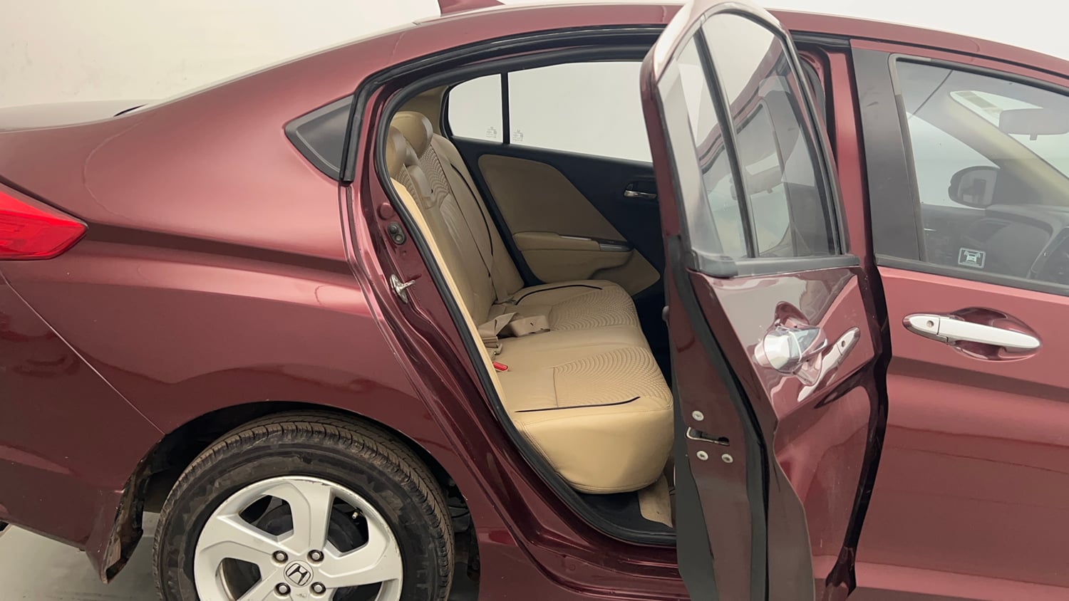 Used 2015 Honda City V Petrol Manual interior RIGHT SIDE REAR DOOR CABIN VIEW