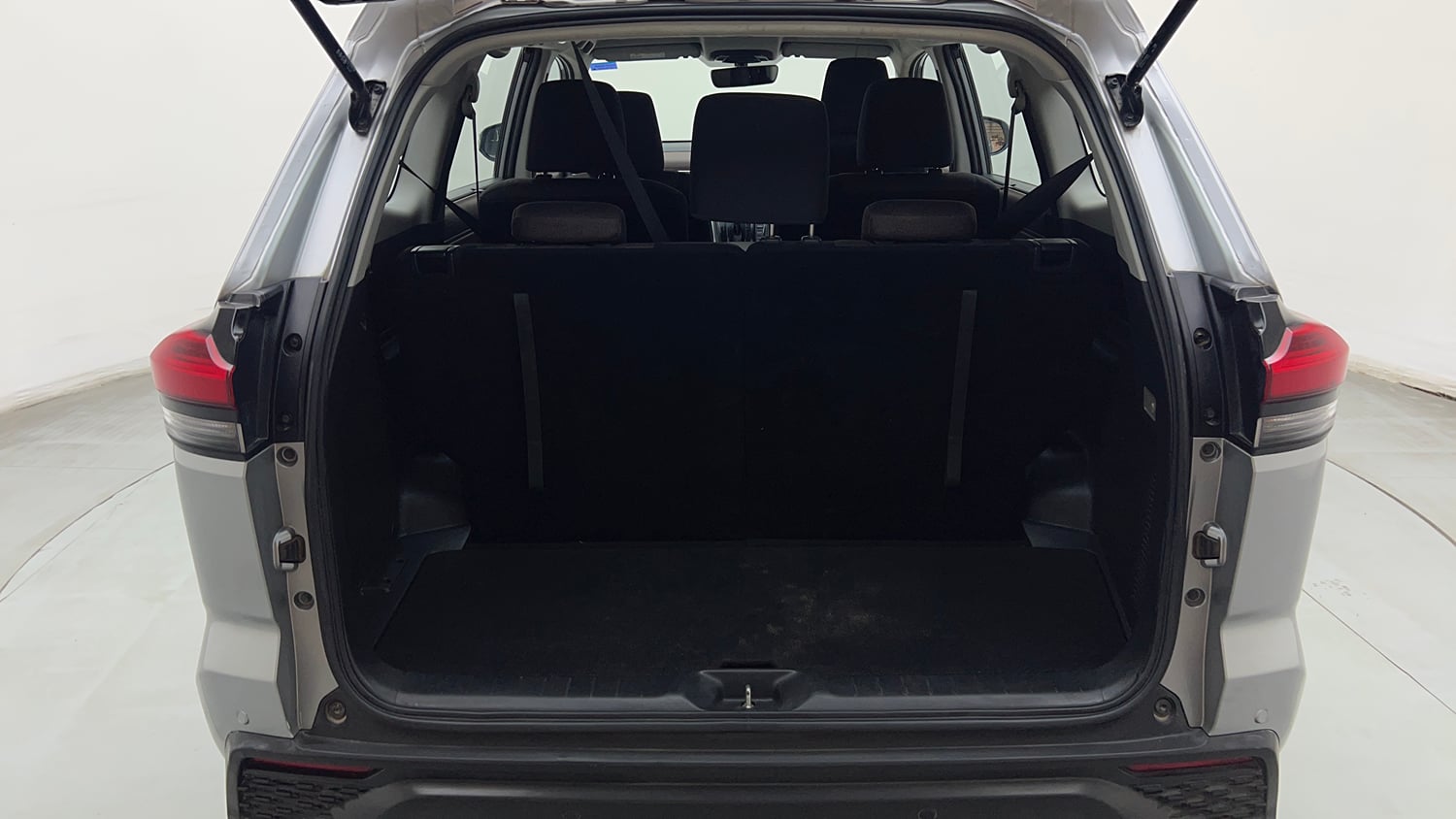 Used 2023 Toyota Innova Hycross VX Hybrid 7 STR Hybrid Automatic interior DICKY INSIDE VIEW