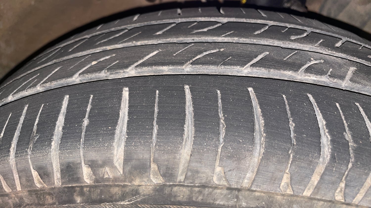Used 2014 Honda City V Petrol Manual tyres RIGHT FRONT TYRE TREAD VIEW