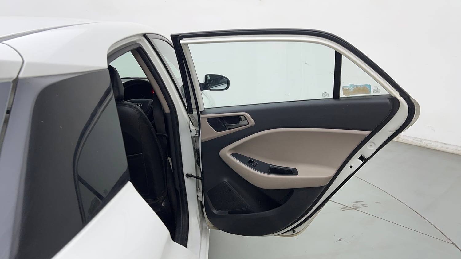 Used 2016 Hyundai Elite i20 Magna 1.2 Petrol Manual interior RIGHT REAR DOOR OPEN VIEW
