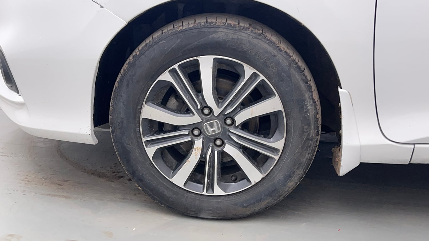 Used 2018 Honda City V CVT Petrol Petrol Automatic tyres LEFT FRONT TYRE RIM VIEW