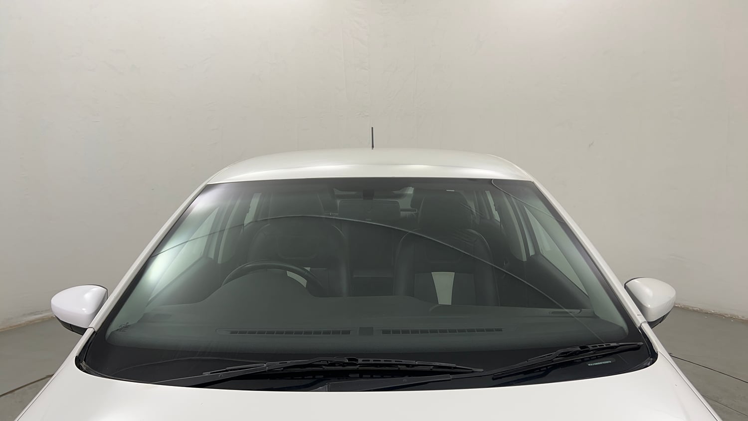 Used 2015 Volkswagen Vento Comfortline Petrol Petrol Manual exterior FRONT WINDSHIELD VIEW