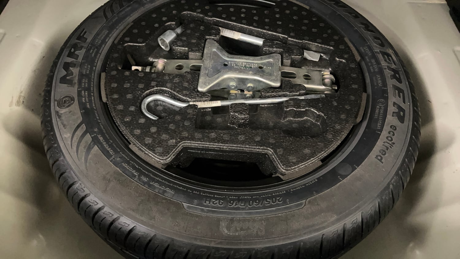 Used 2020 maruti-suzuki Vitara Brezza VXi Petrol Manual tyres SPARE TYRE VIEW