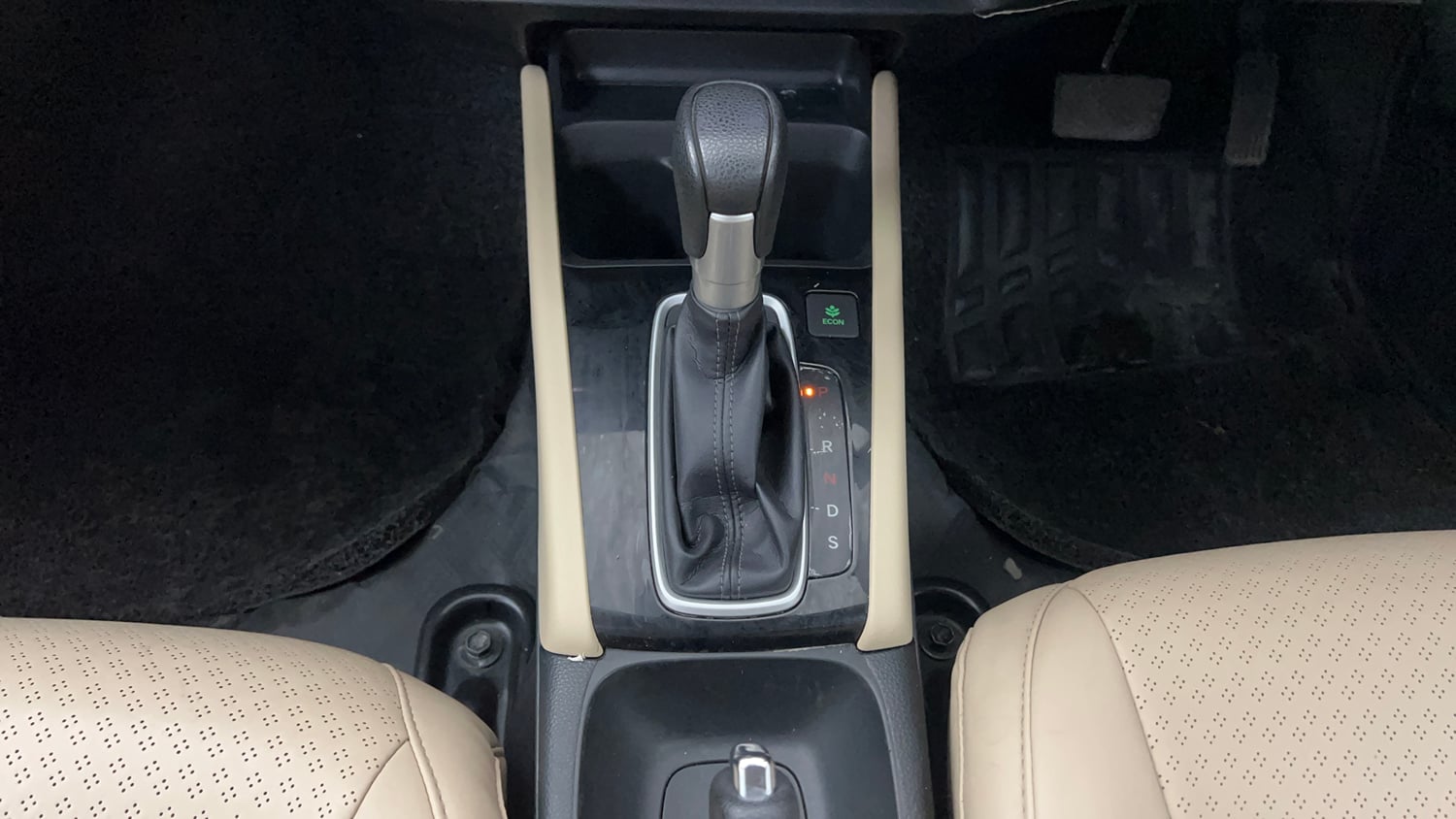 Used 2022 Honda City V CVT Petrol Petrol Automatic interior GEAR  KNOB VIEW