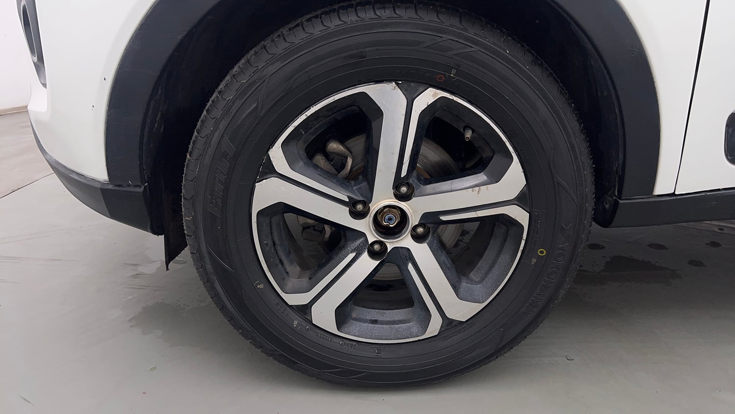 Used 2022 Tata Nexon XZ Plus (O) Petrol Manual tyres LEFT FRONT TYRE RIM VIEW