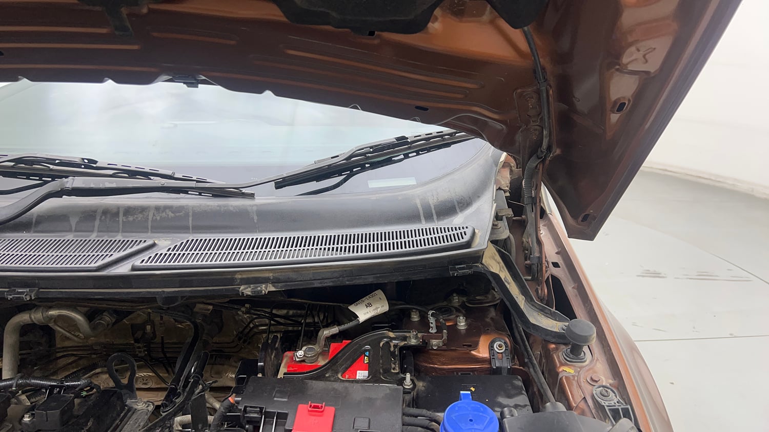 Used 2019 Ford EcoSport Titanium 1.5L Ti-VCT Petrol Manual engine ENGINE LEFT SIDE HINGE & APRON VIEW