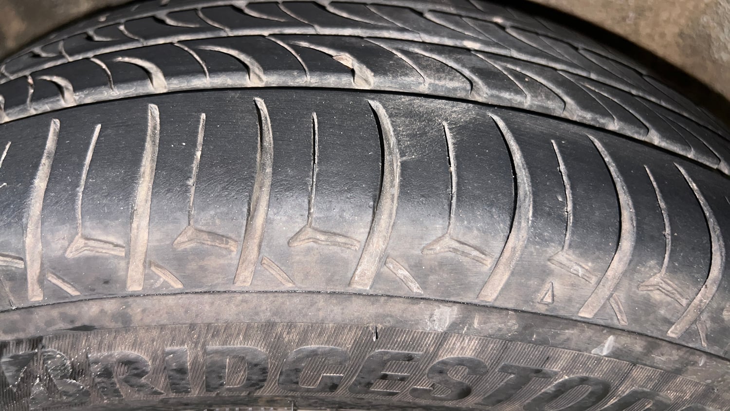 Used 2018 Maruti Suzuki Ignis Alpha 1.2 AMT Petrol Automatic tyres RIGHT REAR TYRE TREAD VIEW