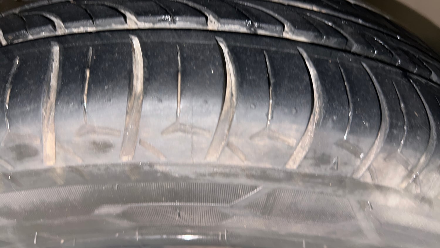 Used 2018 Maruti Suzuki Ignis Alpha 1.2 AMT Petrol Automatic tyres RIGHT FRONT TYRE TREAD VIEW
