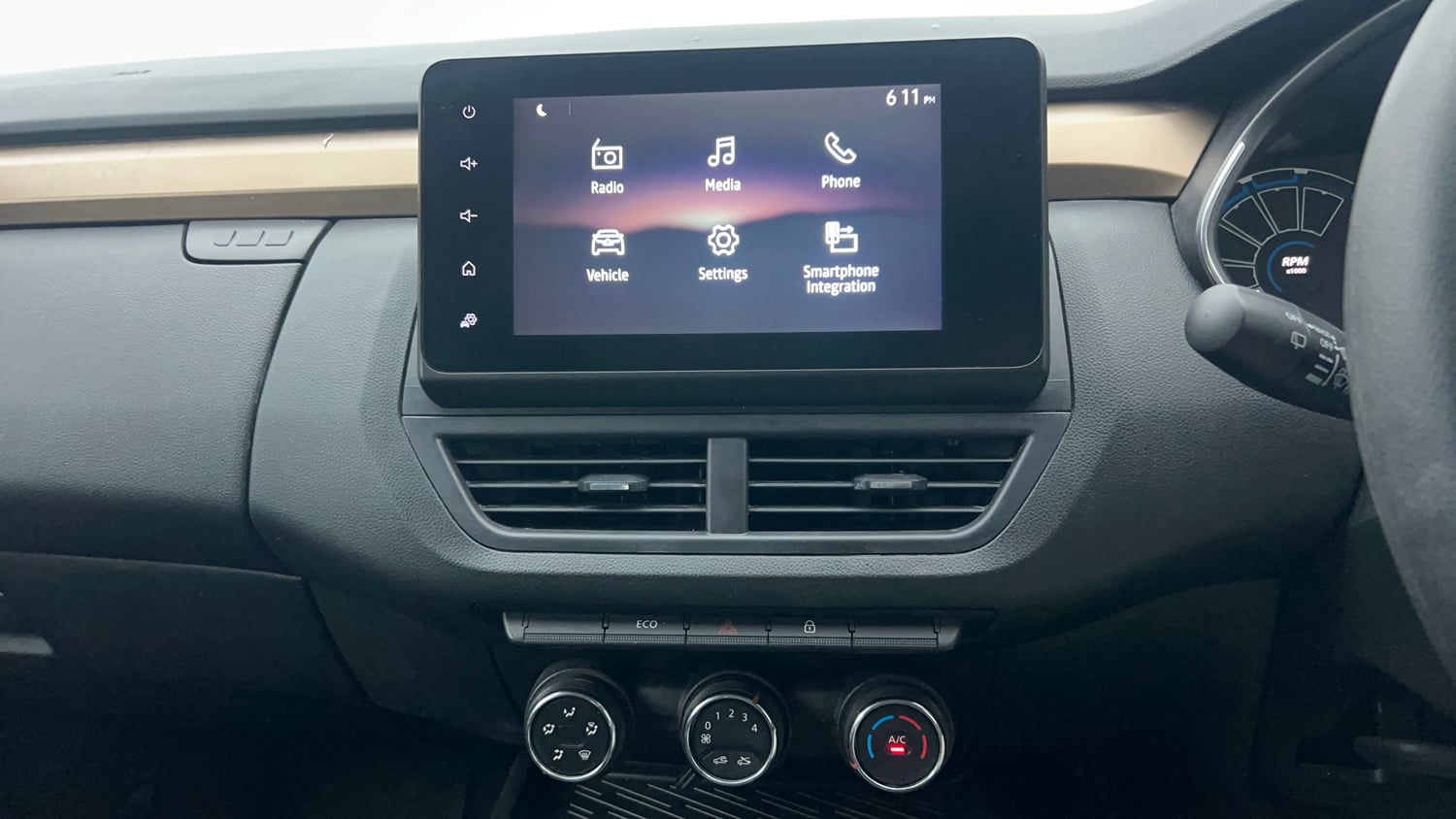 Used 2021 Renault Kiger RXT 1.0 Turbo MT Dual Tone Petrol Manual interior MUSIC SYSTEM & AC CONTROL VIEW