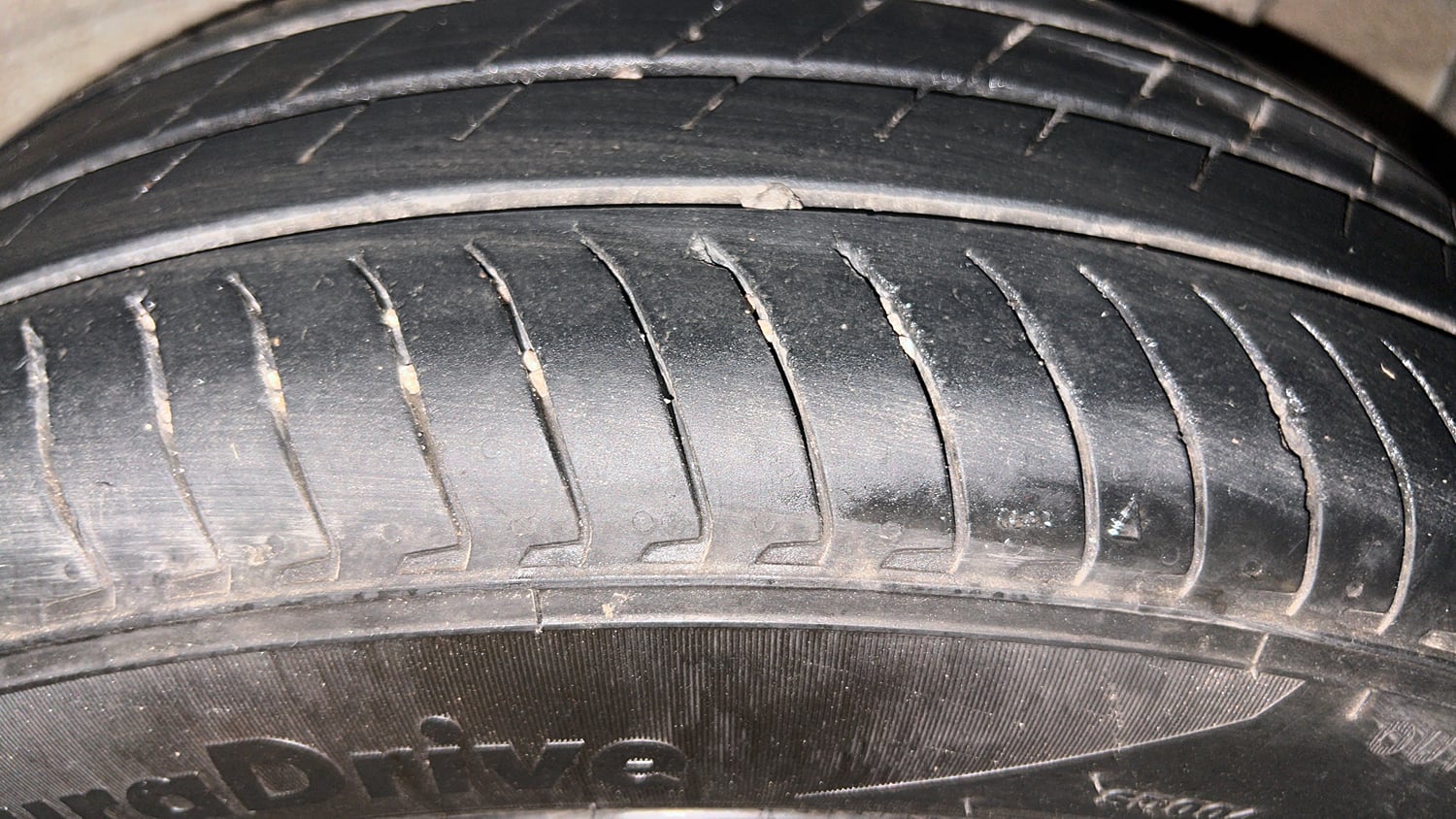 Used 2023 Hyundai Exter SX (O) Connect 1.2 AMT Petrol Automatic tyres LEFT REAR TYRE TREAD VIEW