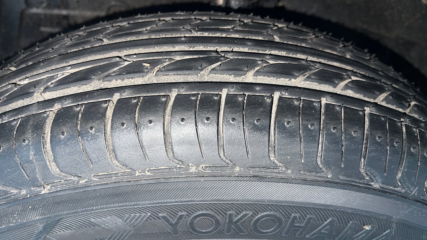 Used 2015 Maruti Suzuki Swift Lxi (O) Petrol Manual tyres LEFT FRONT TYRE TREAD VIEW