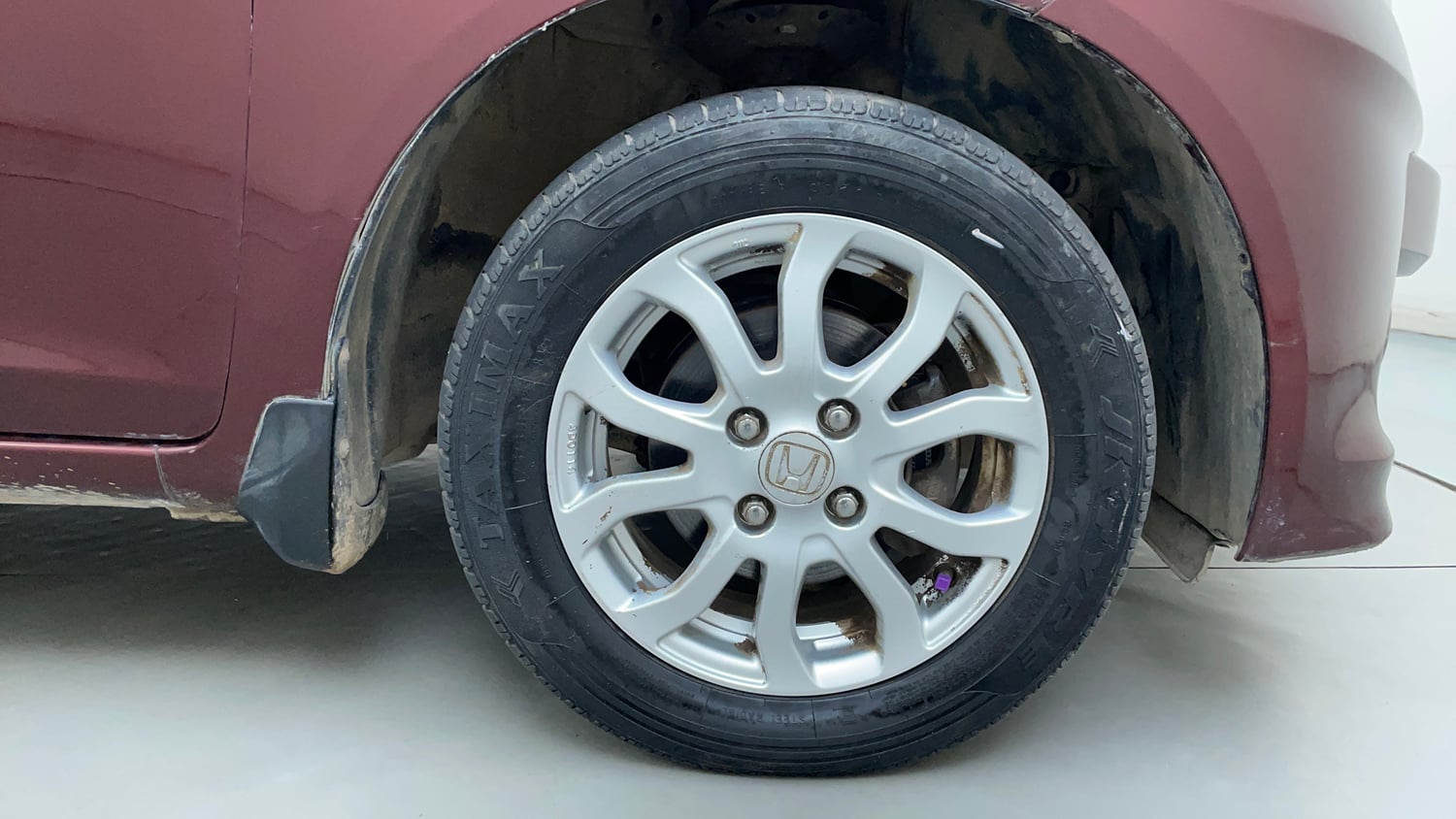 Used 2013 Honda Amaze 1.2 VX i-VTEC Petrol Manual tyres RIGHT FRONT TYRE RIM VIEW