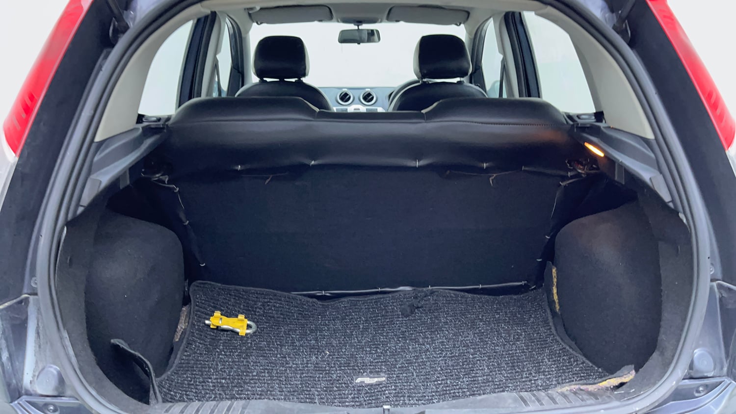 Used 2014 Ford Figo Duratorq Diesel Titanium 1.4 Diesel Manual interior DICKY INSIDE VIEW