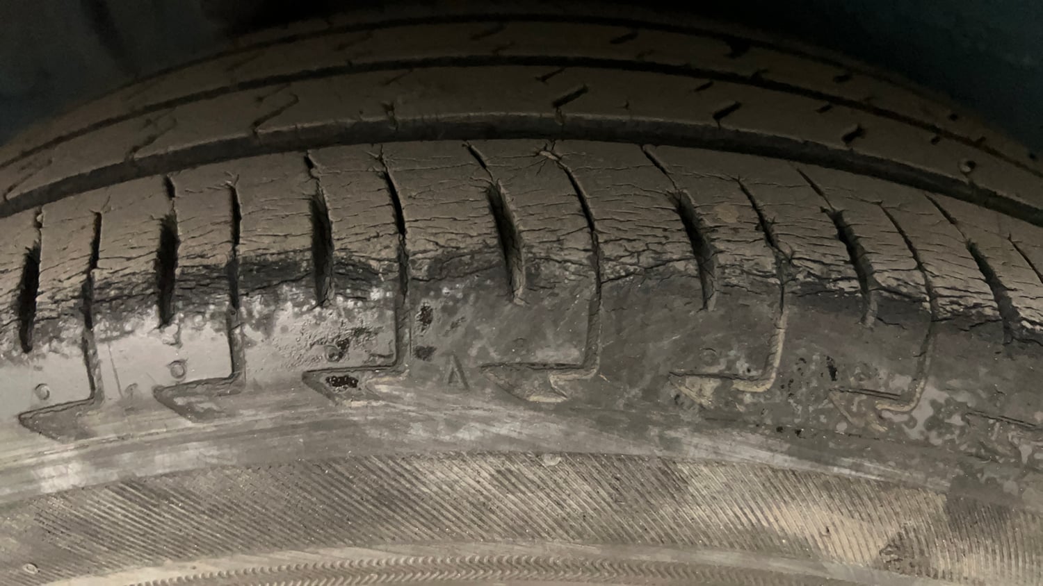 Used 2018 Maruti Suzuki Ignis Zeta 1.2 AMT Petrol Automatic tyres RIGHT REAR TYRE TREAD VIEW