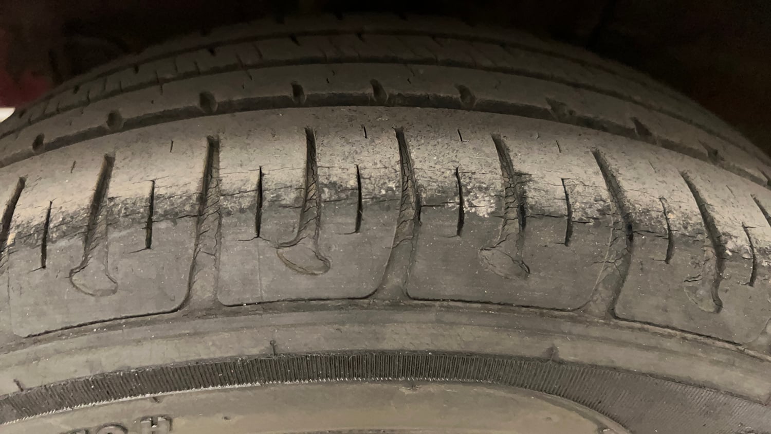 Used 2018 Hyundai Grand i10 Asta 1.2 Kappa VTVT Petrol Manual tyres RIGHT REAR TYRE TREAD VIEW
