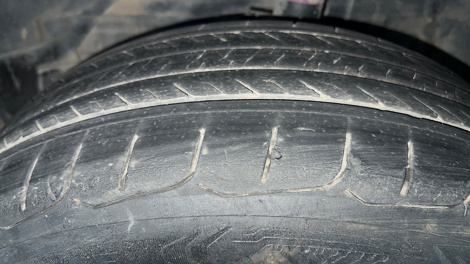 Used 2023 Toyota Innova Hycross VX Hybrid 7 STR Hybrid Automatic tyres LEFT FRONT TYRE TREAD VIEW