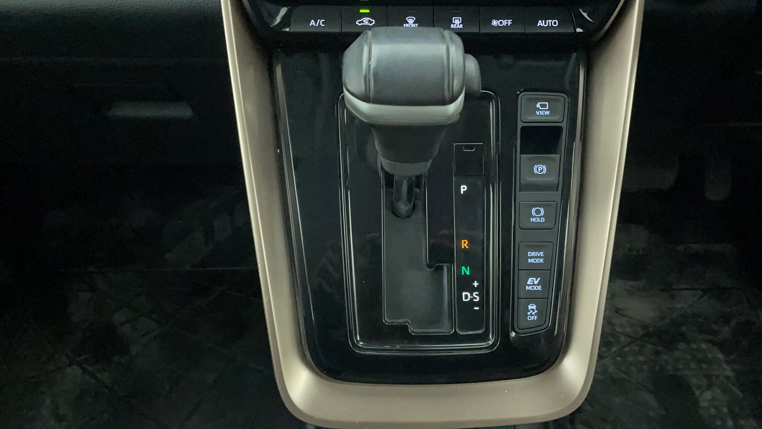 Used 2024 Maruti Suzuki Invicto Alpha Plus 7 STR Hybrid Automatic interior GEAR  KNOB VIEW