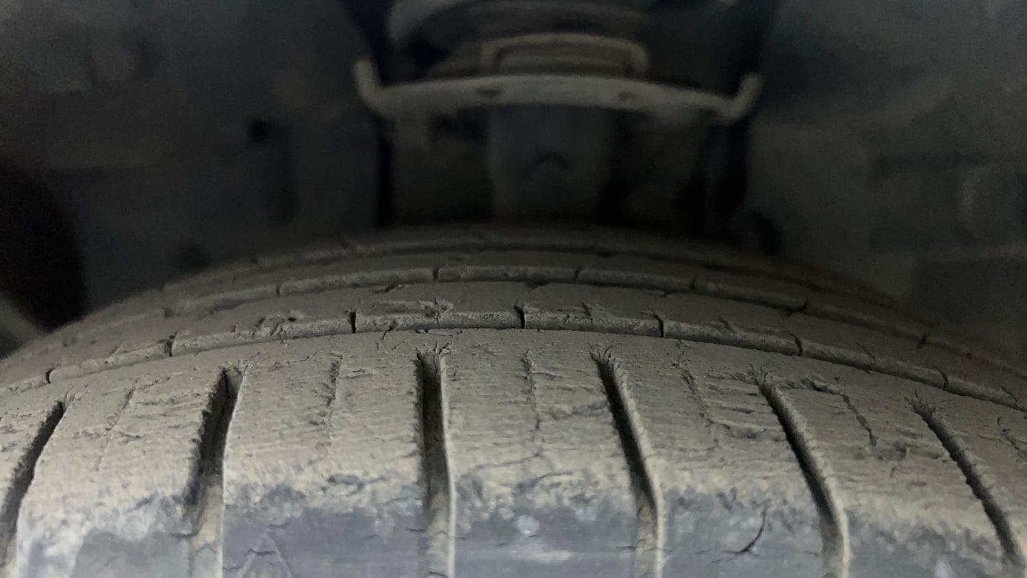 Used 2017 Ford Figo Titanium 1.2 Ti-VCT Petrol Manual tyres LEFT FRONT TYRE TREAD VIEW