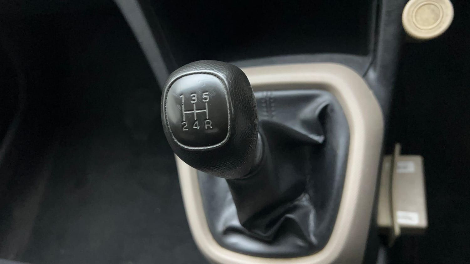 Used 2017 Hyundai Grand i10 Magna 1.2 Kappa VTVT Petrol Manual interior GEAR  KNOB VIEW