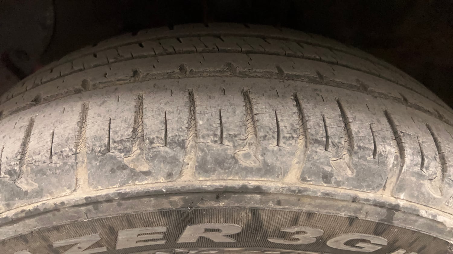 Used 2018 Hyundai Grand i10 Asta 1.2 Kappa VTVT Petrol Manual tyres LEFT FRONT TYRE TREAD VIEW