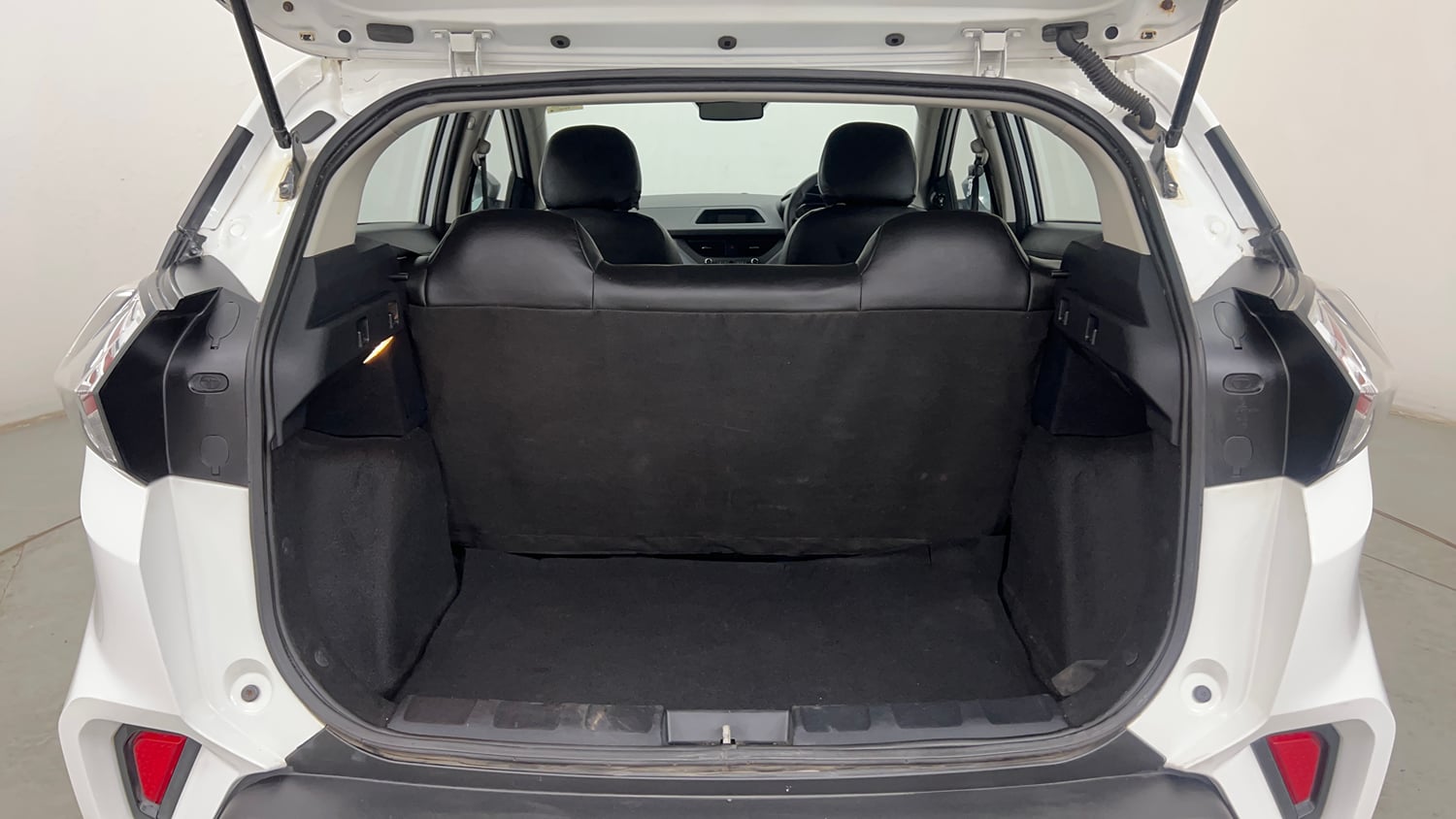 Used 2022 Tata Nexon XMA (S) Diesel Diesel Automatic interior DICKY INSIDE VIEW