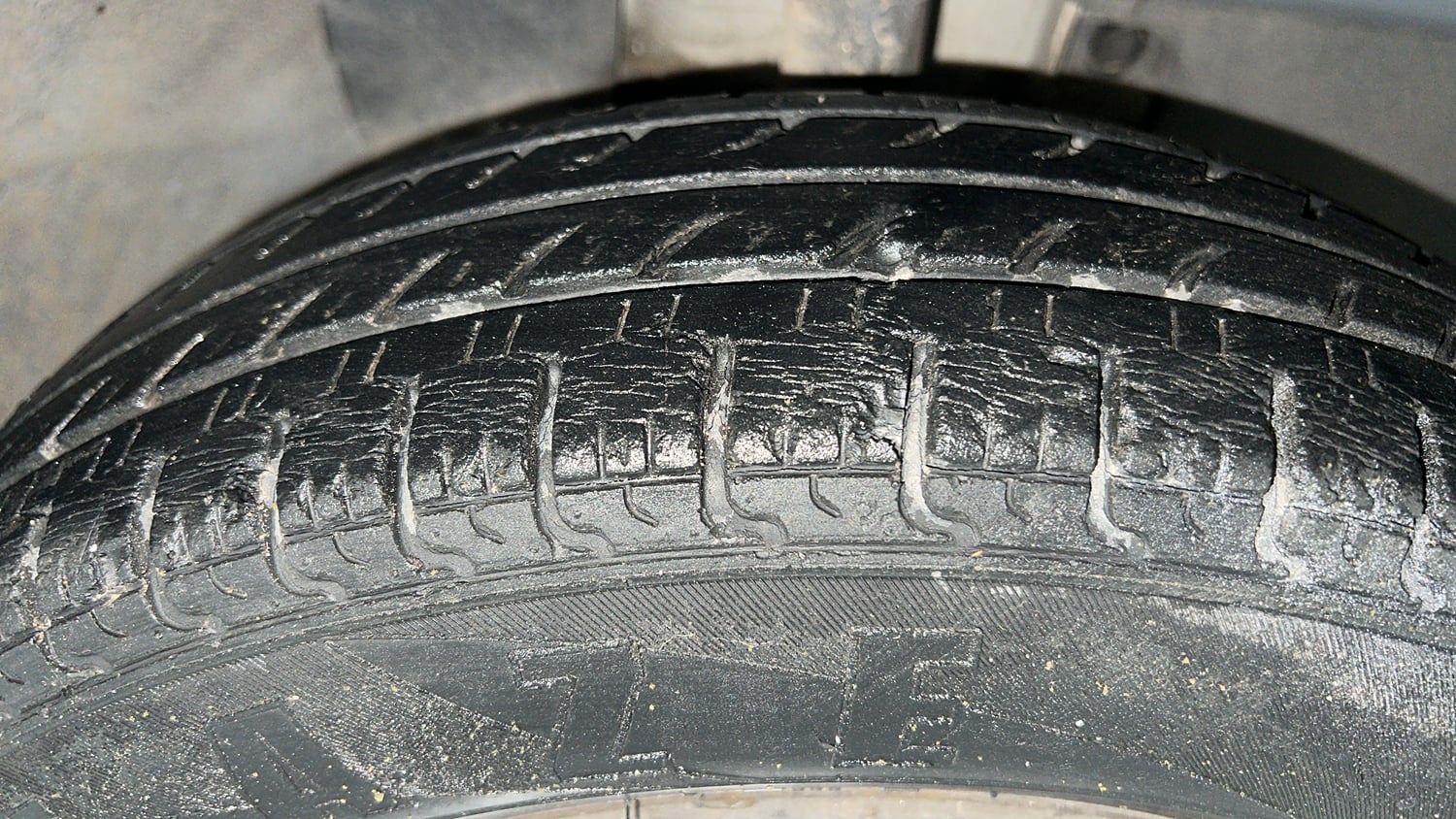 Used 2018 Renault Kwid RXT Petrol Manual tyres RIGHT FRONT TYRE TREAD VIEW