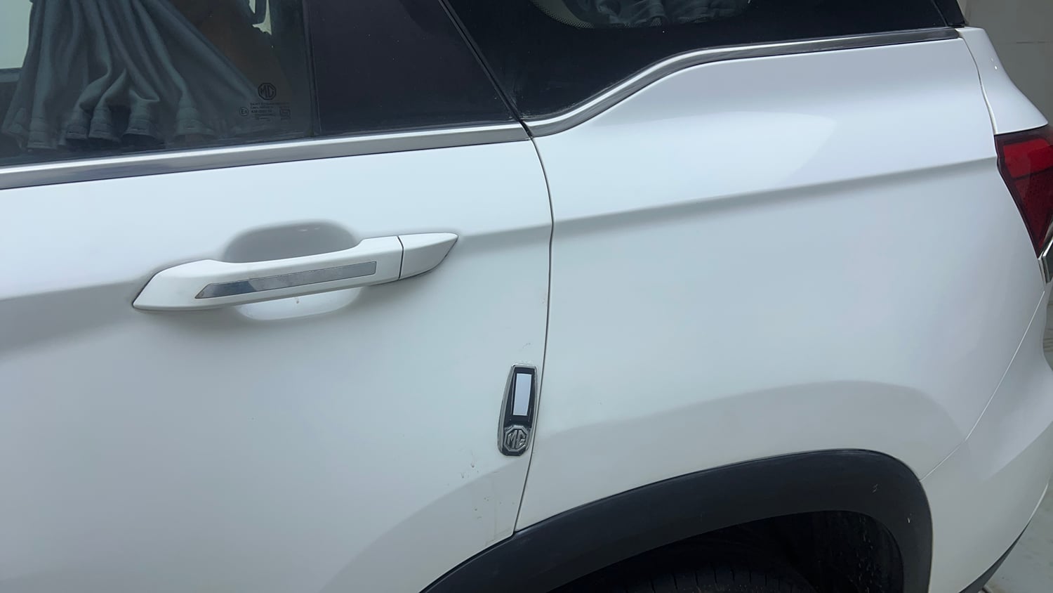Used 2021 MG Motors Hector Plus Sharp 1.5 Petrol Turbo CVT 6-STR Petrol Automatic dents MINOR SCRATCH