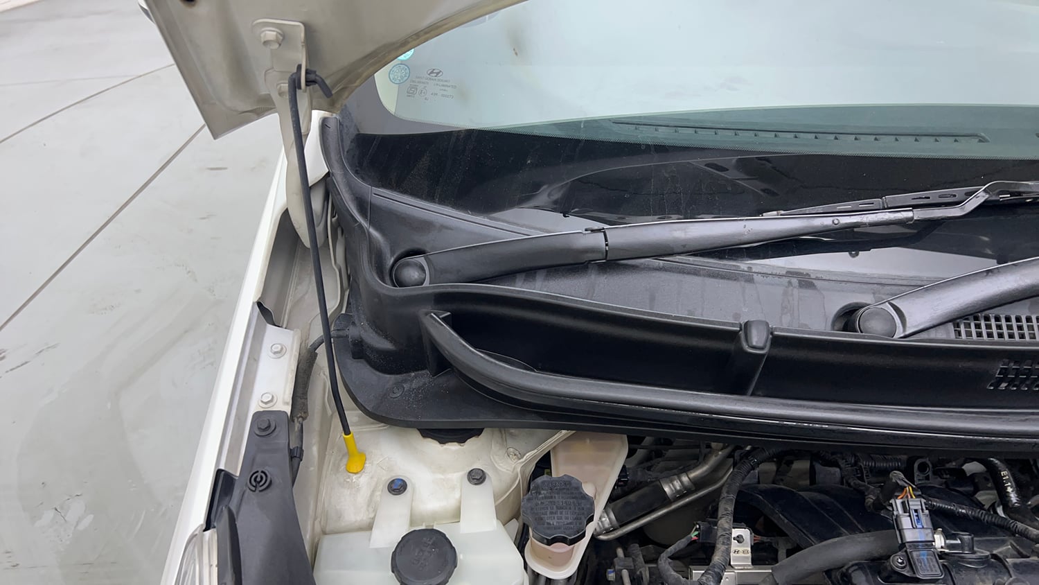 Used 2020 Hyundai Santro Magna Petrol Manual engine ENGINE RIGHT SIDE HINGE & APRON VIEW