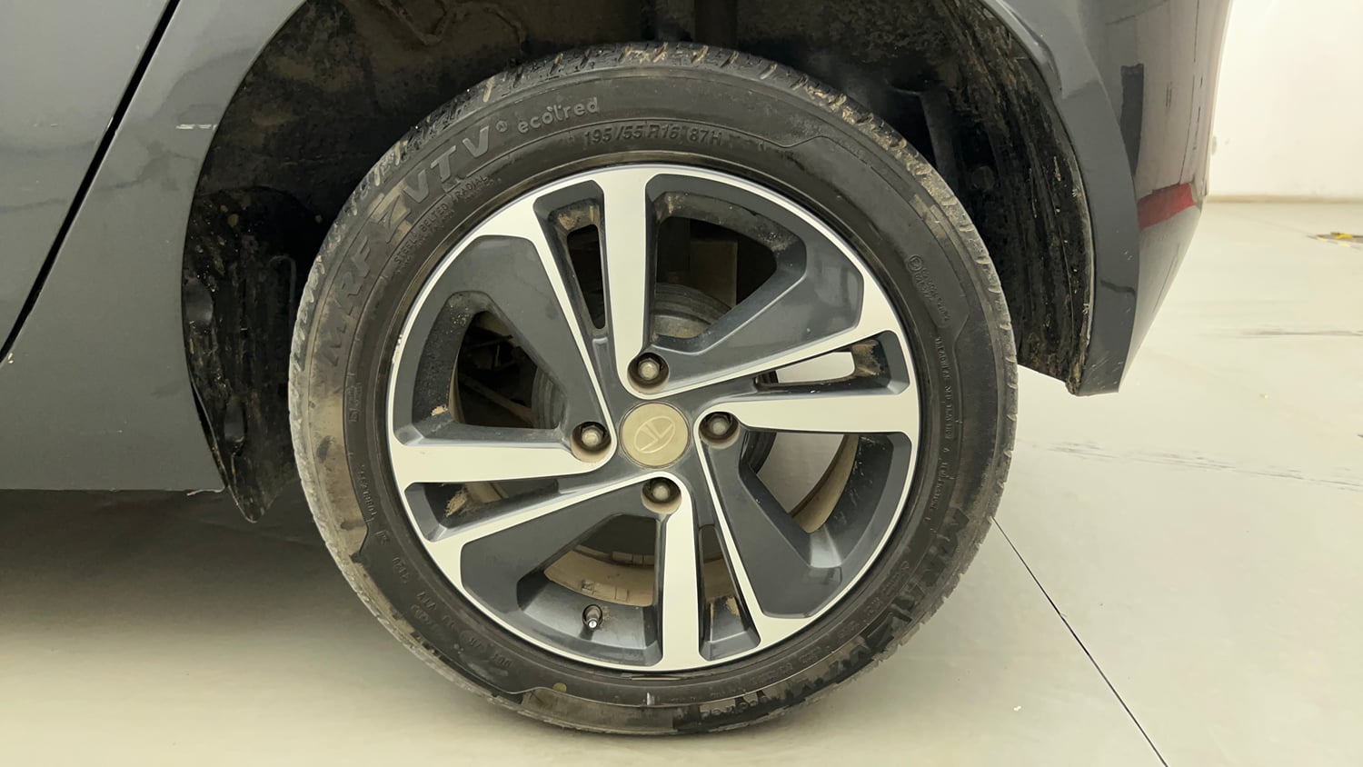 Used 2020 Tata Altroz XZ Petrol Petrol Manual tyres LEFT REAR TYRE RIM VIEW