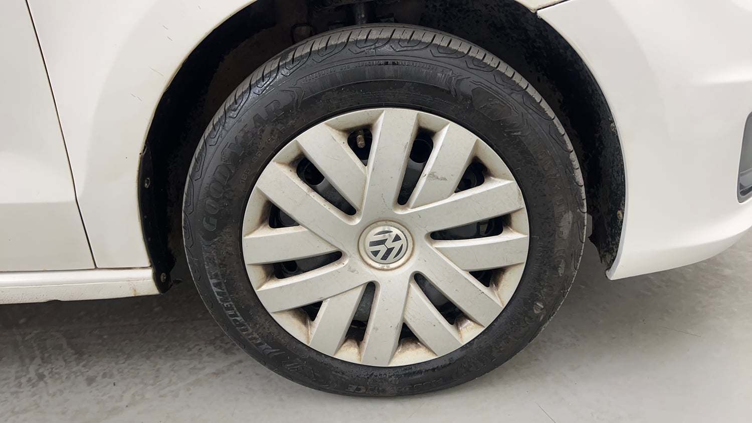 Used 2015 Volkswagen Vento Comfortline Petrol Petrol Manual tyres RIGHT FRONT TYRE RIM VIEW