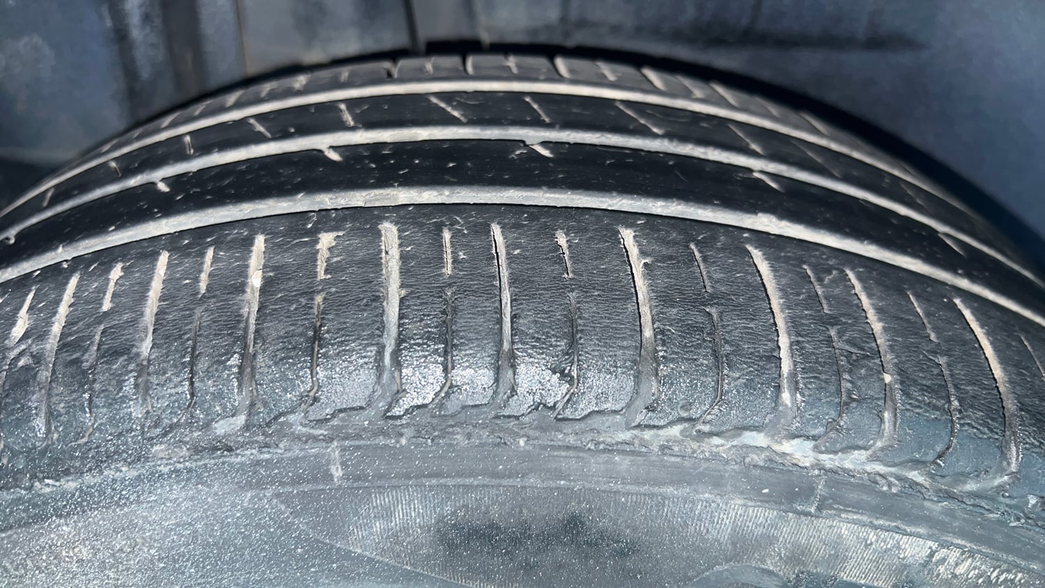 Used 2017 Maruti Suzuki Dzire ZXi AMT Petrol Automatic tyres RIGHT REAR TYRE TREAD VIEW