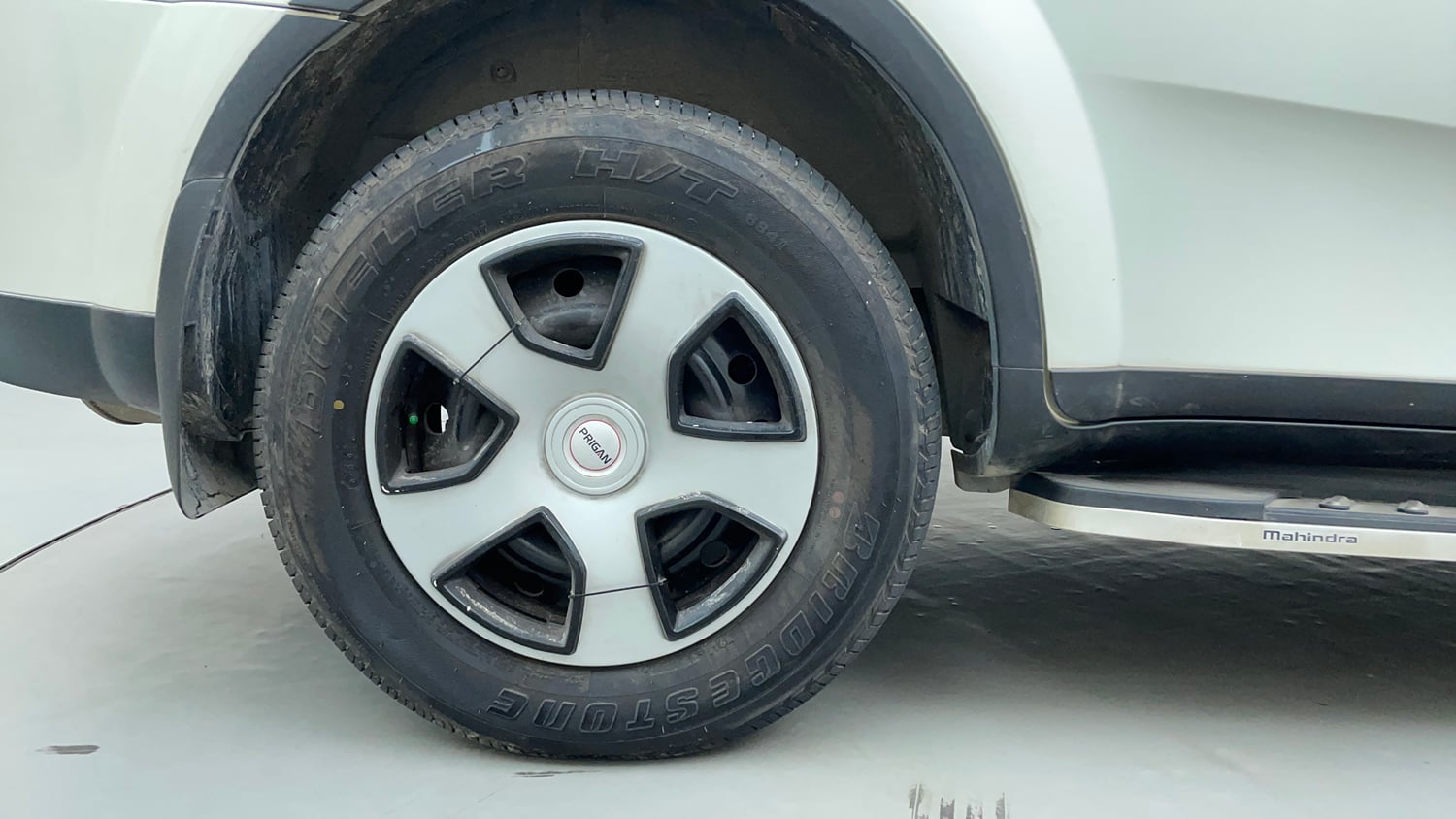 Used 2018 Mahindra XUV500 W7 Diesel Manual tyres RIGHT REAR TYRE RIM VIEW