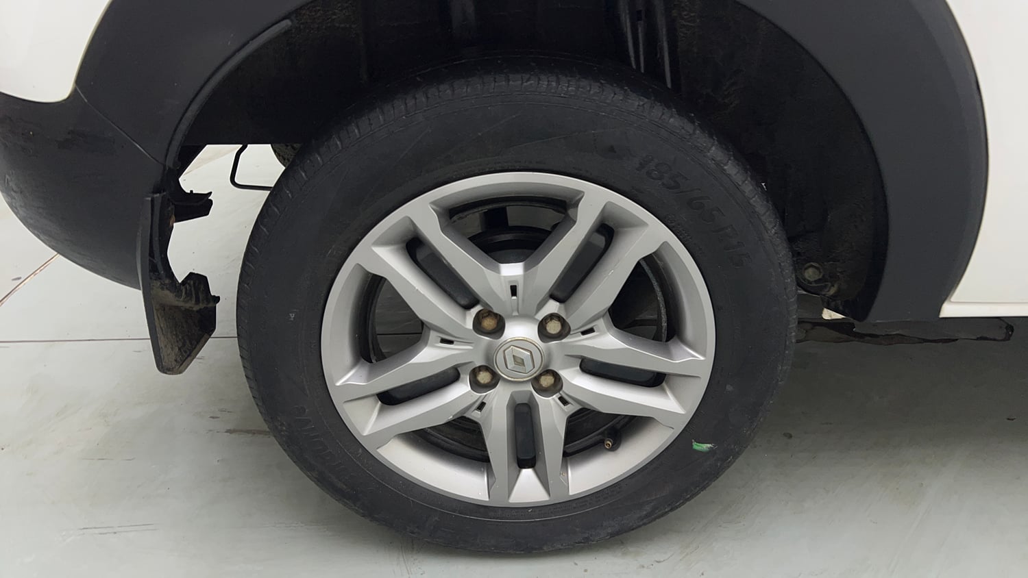 Used 2024 Renault Triber RXZ Petrol Manual tyres RIGHT REAR TYRE RIM VIEW