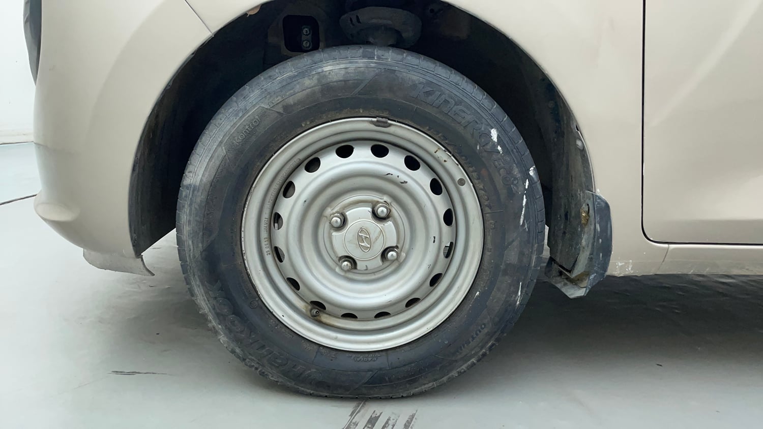 Used 2019 Hyundai Santro Era Executive Petrol Manual tyres LEFT FRONT TYRE RIM VIEW