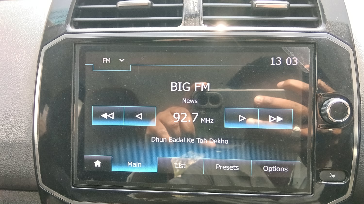 Used 2023 Renault Kwid RXT 1.0 AMT Petrol Automatic top_features Touch screen infotainment system