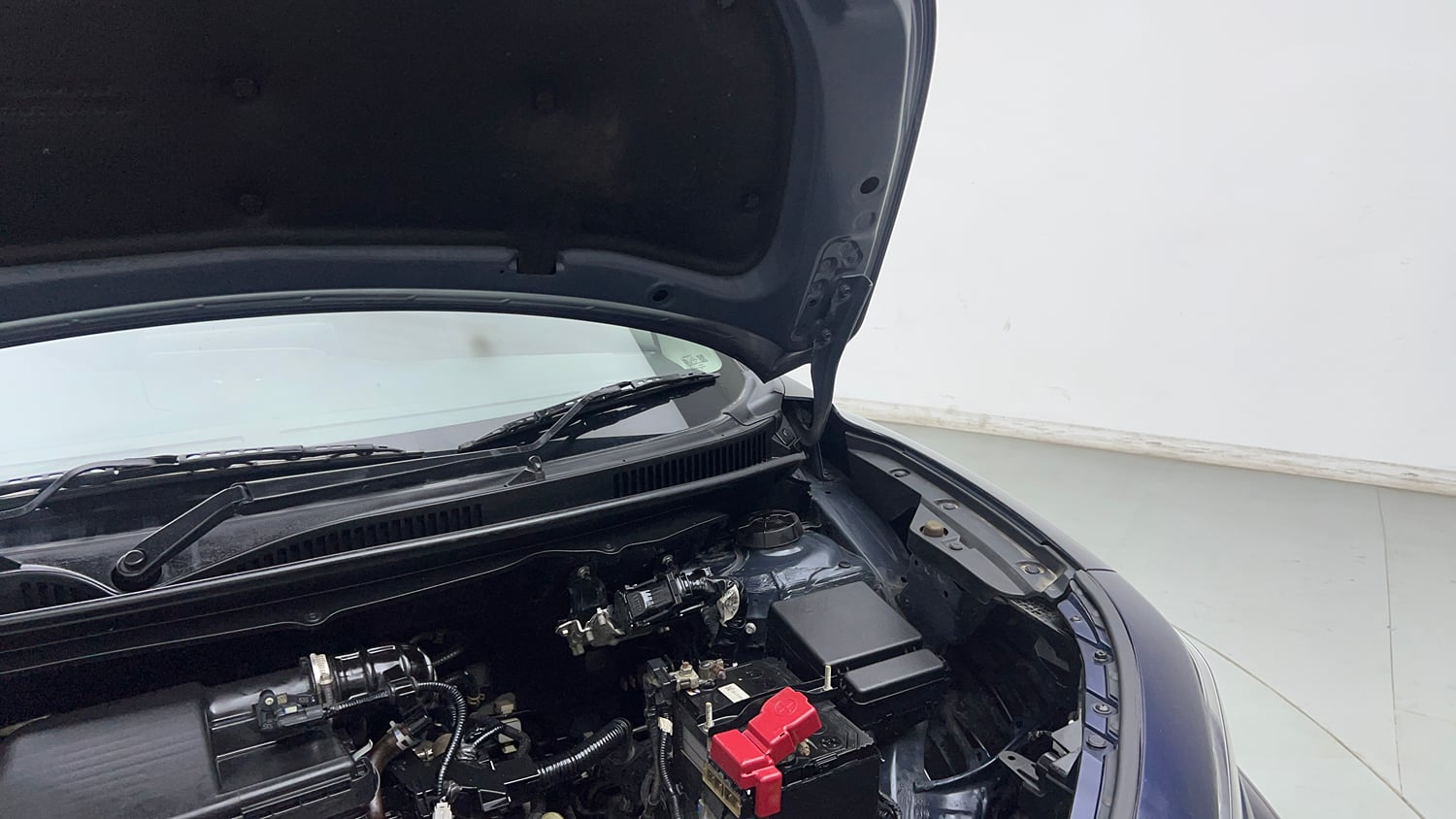 Used 2023 Maruti Suzuki Fronx Delta Plus 1.2L MT Petrol Manual engine ENGINE LEFT SIDE HINGE & APRON VIEW