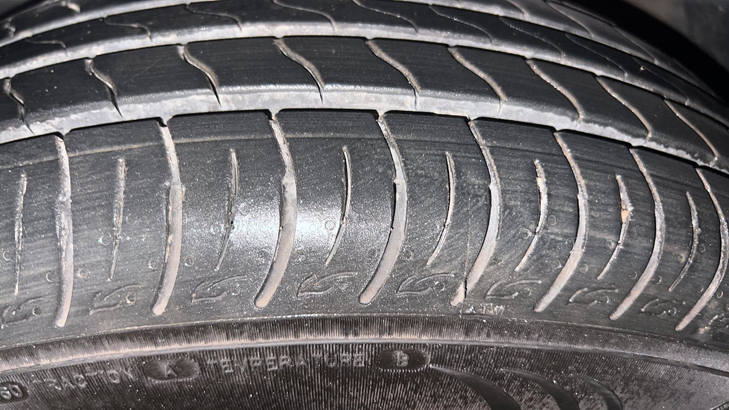 Used 2025 Mahindra XUV 3XO AX5 1.5 Diesel Autoshift Plus Diesel Automatic tyres LEFT FRONT TYRE TREAD VIEW