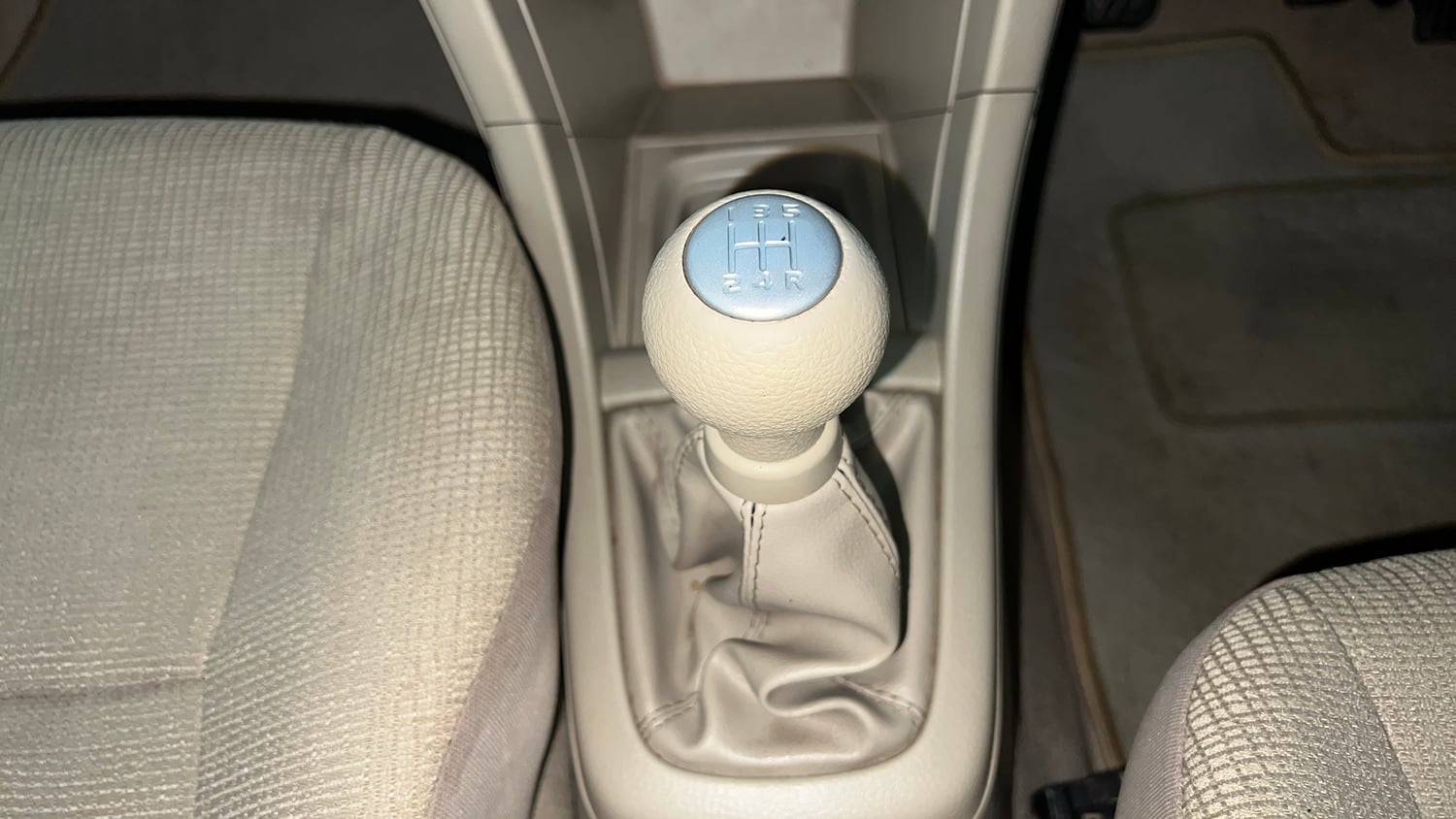 Used 2016 Maruti Suzuki Swift Dzire ZXI Petrol Manual interior GEAR  KNOB VIEW