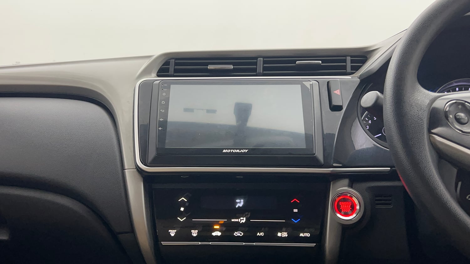 Used 2018 Honda City V CVT Petrol Petrol Automatic top_features Integrated (in-dash) music system