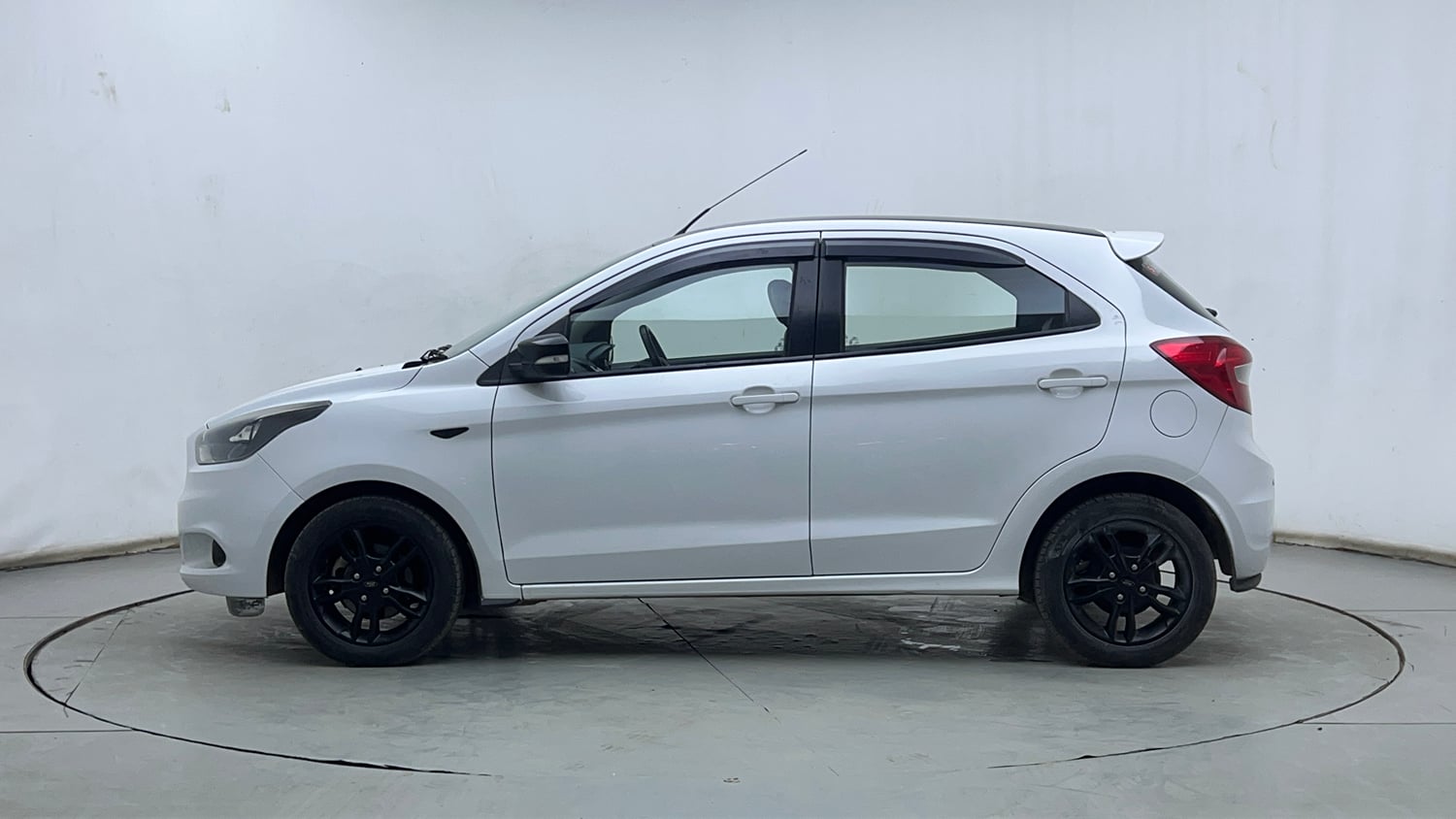 Used 2017 Ford Figo Titanium 1.2 Ti-VCT Petrol Manual exterior LEFT SIDE VIEW