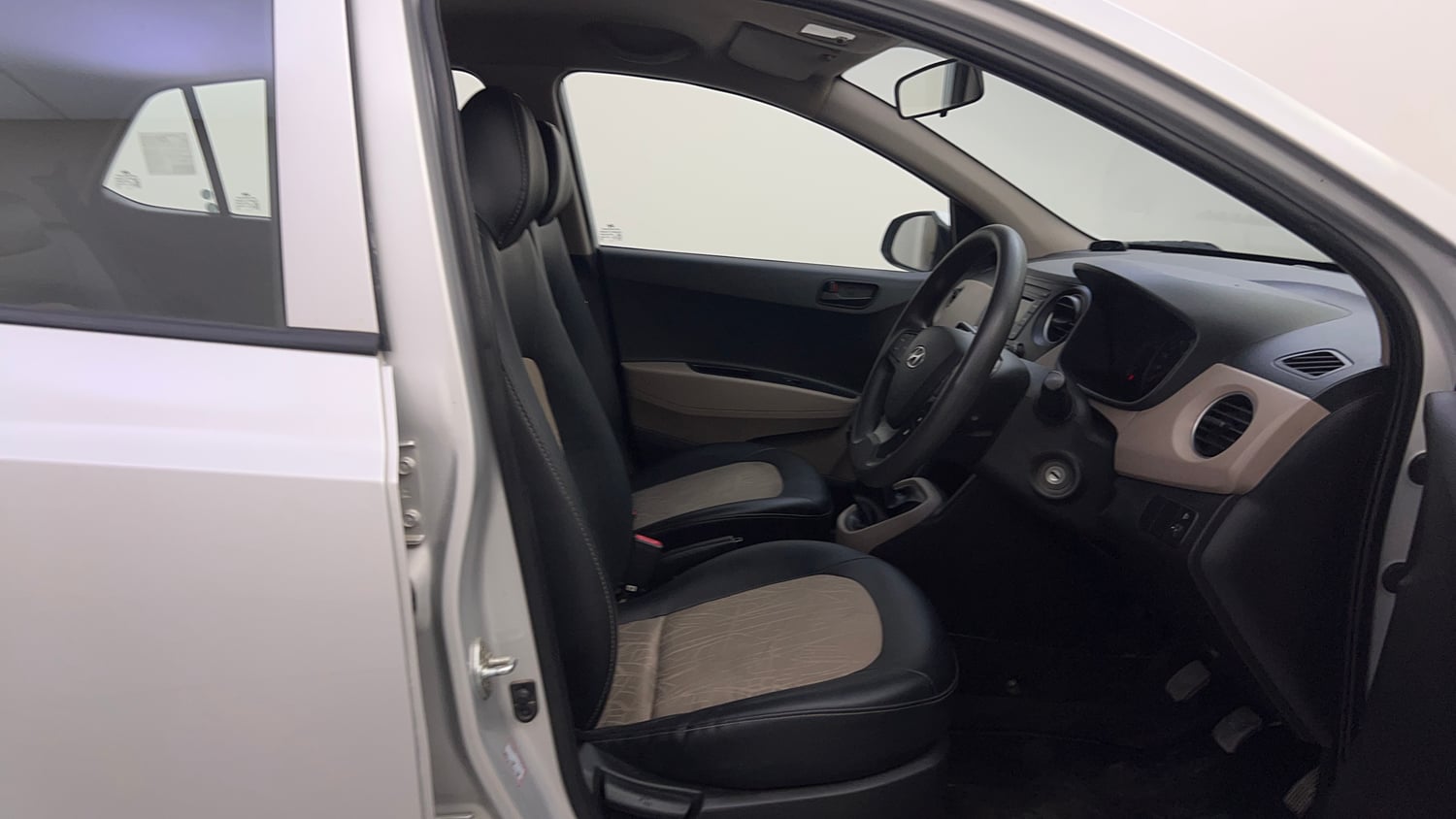 Used 2018 Hyundai Grand i10 Magna 1.2 Kappa VTVT Petrol Manual interior RIGHT SIDE FRONT DOOR CABIN VIEW