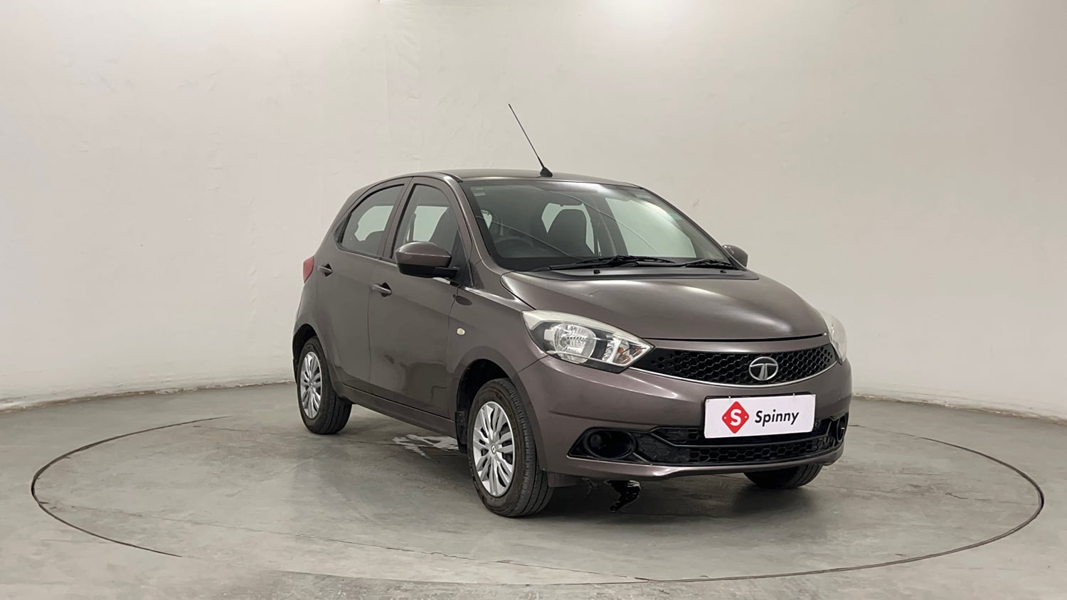 Used 2017 Tata Tiago Revotron XT Petrol Manual exterior RIGHT FRONT CORNER VIEW