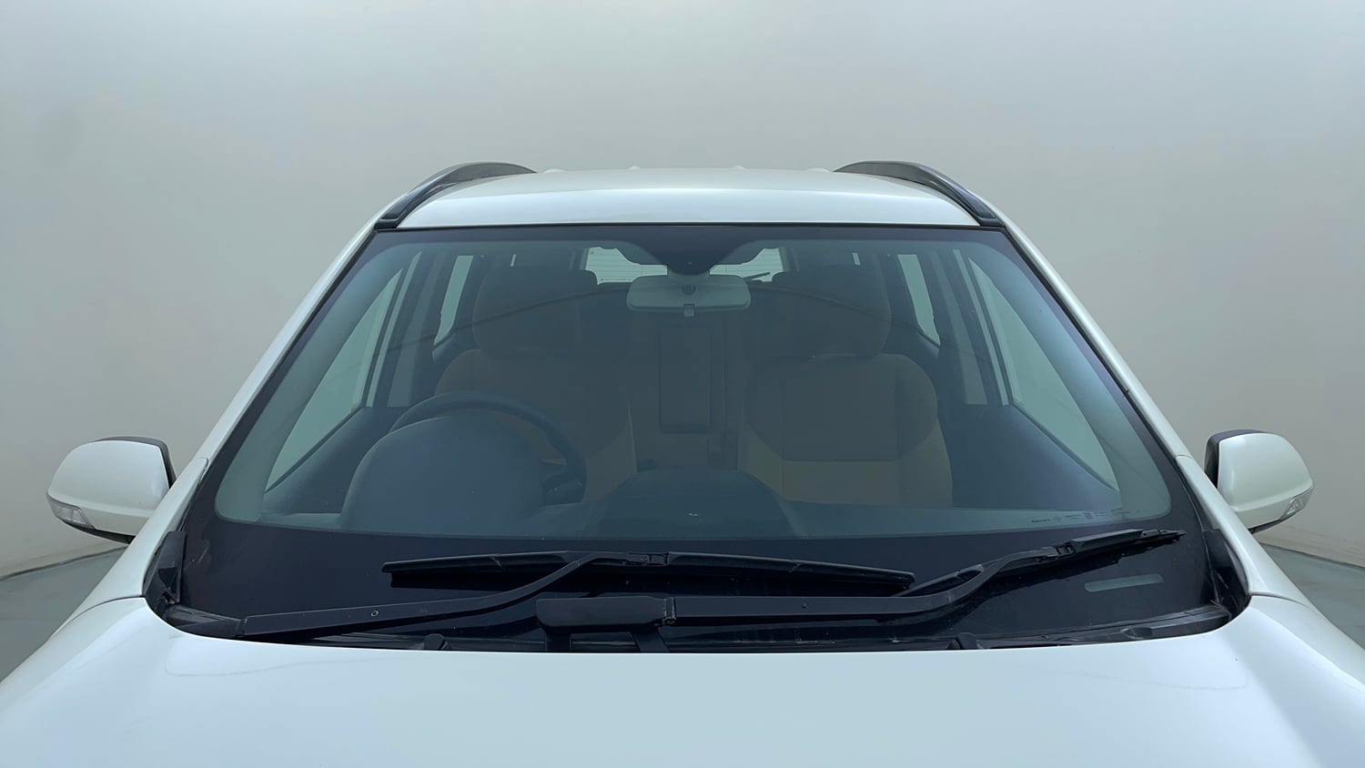Used 2018 Mahindra XUV500 W7 Diesel Manual exterior FRONT WINDSHIELD VIEW