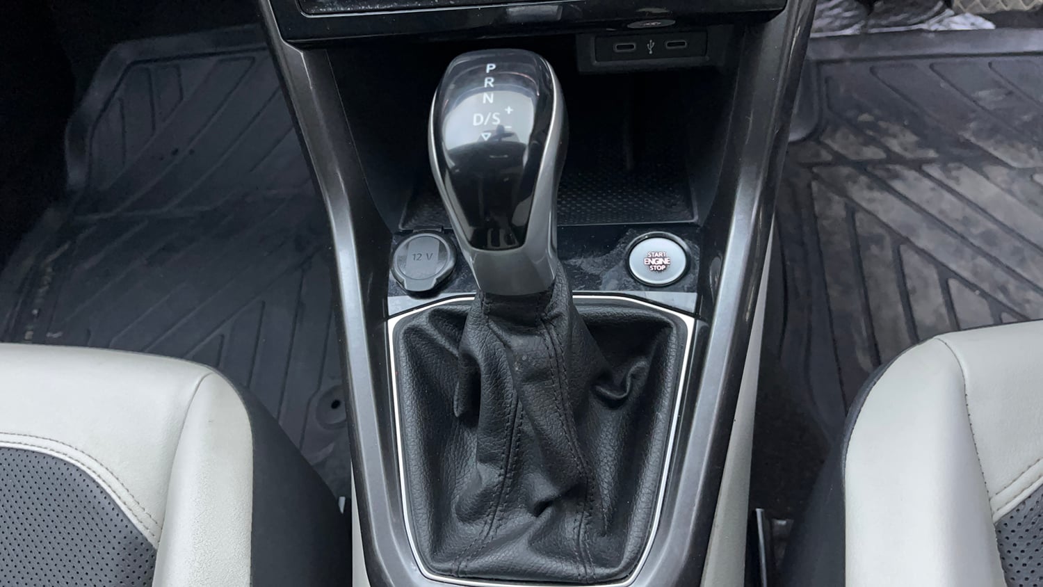 Used 2022 Volkswagen Taigun Topline 1.0 TSI AT Petrol Automatic interior GEAR  KNOB VIEW
