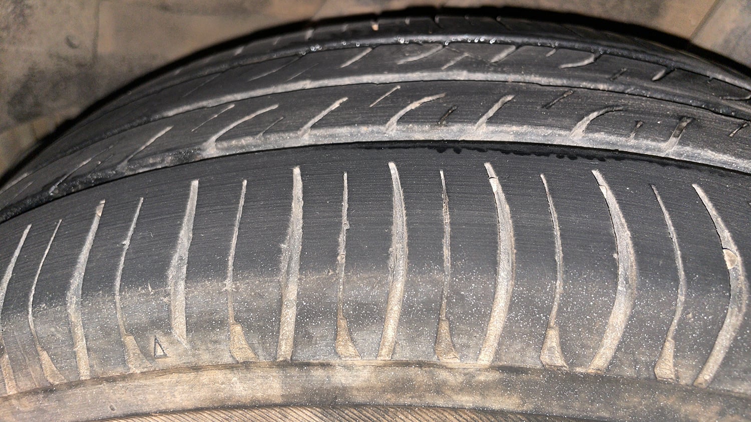 Used 2014 Honda City V Petrol Manual tyres LEFT REAR TYRE TREAD VIEW