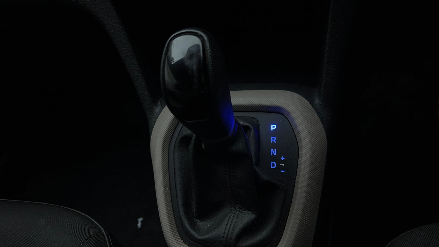 Used 2017 Hyundai Grand i10 Sportz (O) AT 1.2 Kappa VTVT Petrol Automatic interior GEAR  KNOB VIEW